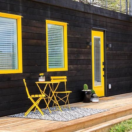 New The Yellow Beacon-Luxury Shipping Container Фредериксбург Екстериор снимка
