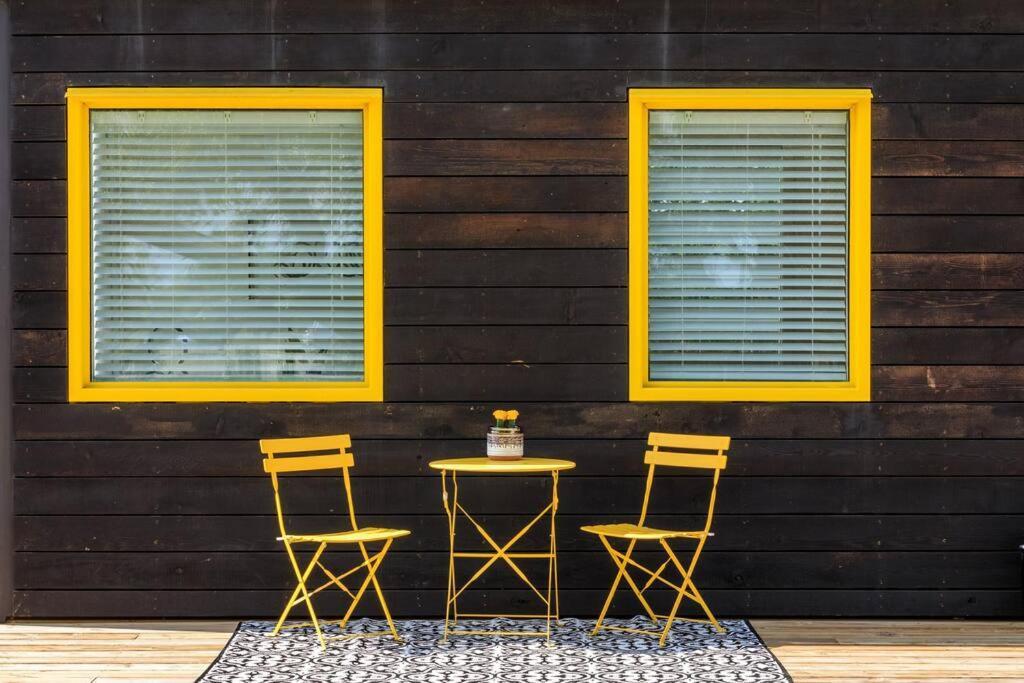 New The Yellow Beacon-Luxury Shipping Container Фредериксбург Екстериор снимка