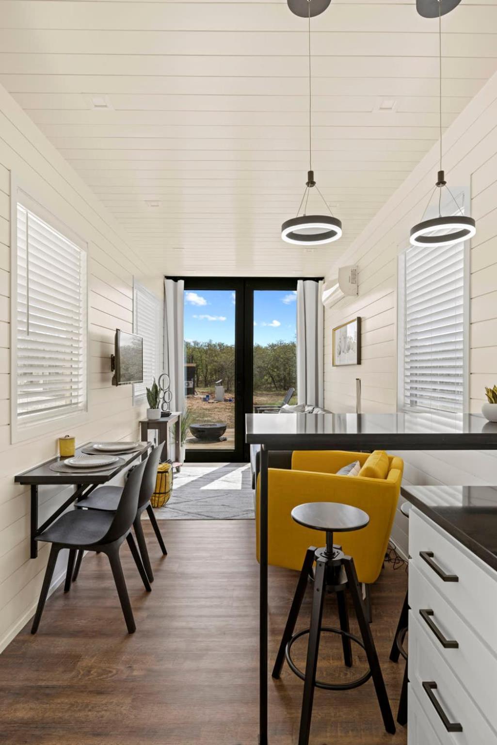 New The Yellow Beacon-Luxury Shipping Container Фредериксбург Екстериор снимка