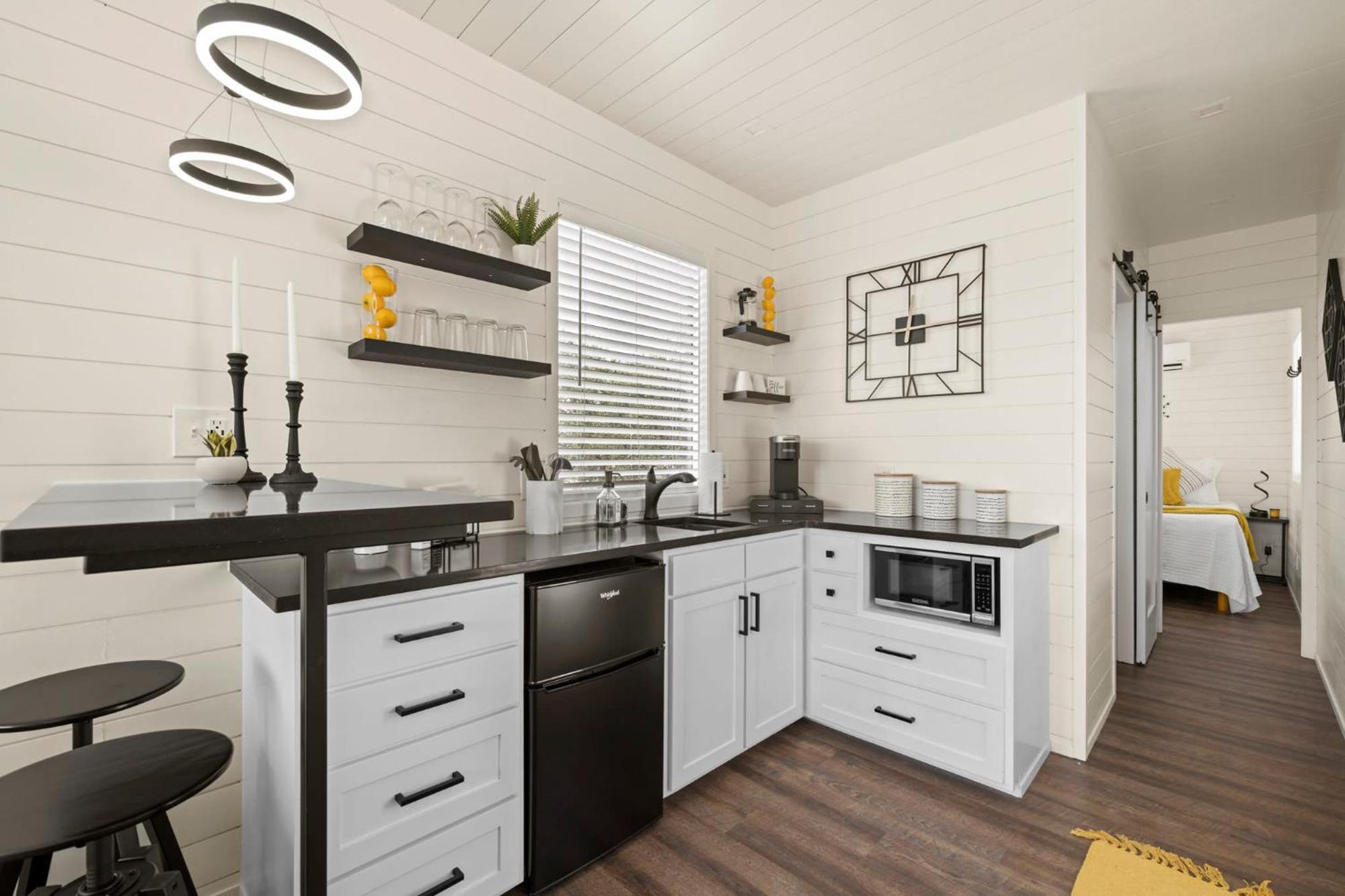 New The Yellow Beacon-Luxury Shipping Container Фредериксбург Екстериор снимка