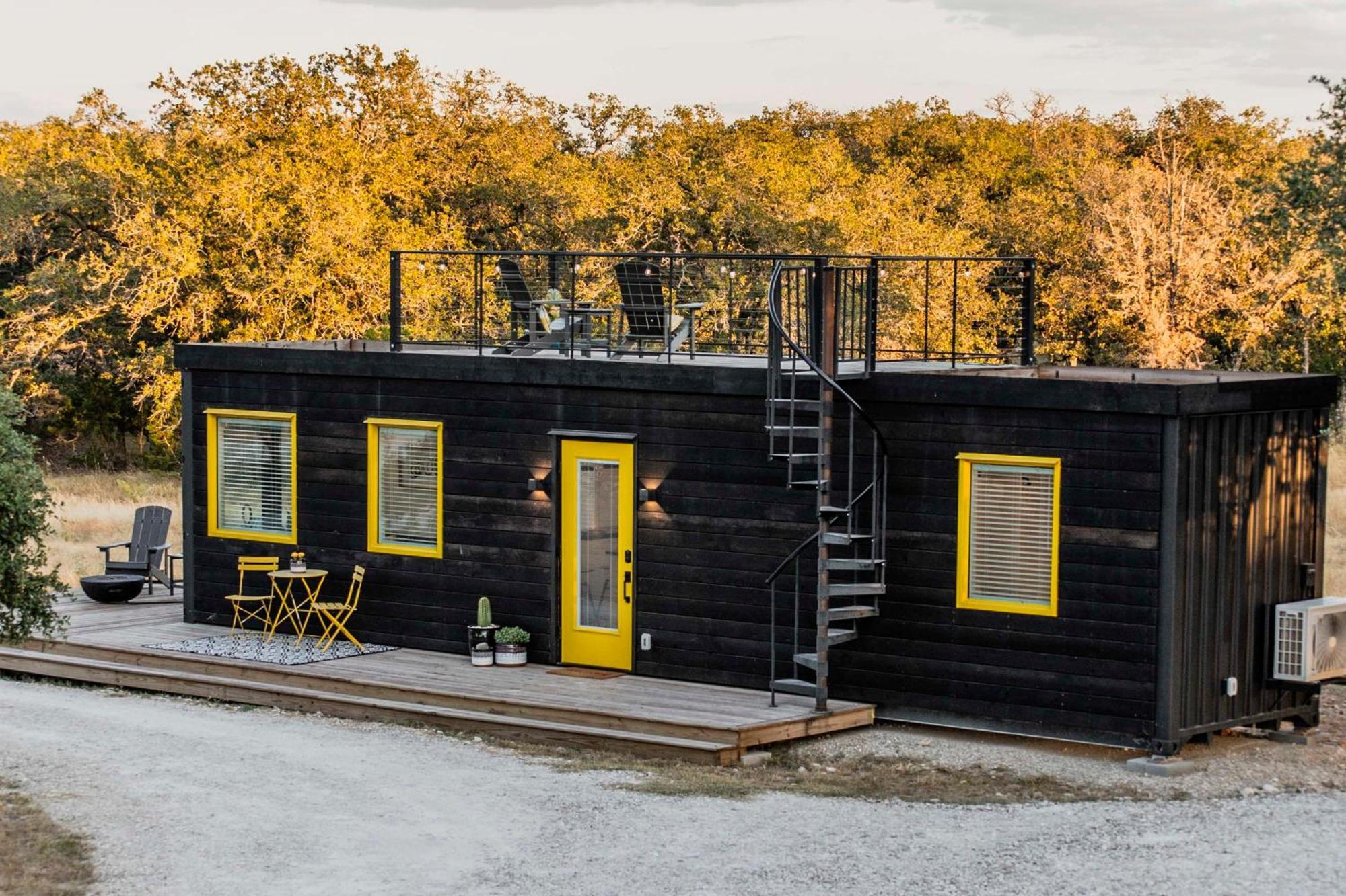 New The Yellow Beacon-Luxury Shipping Container Фредериксбург Екстериор снимка